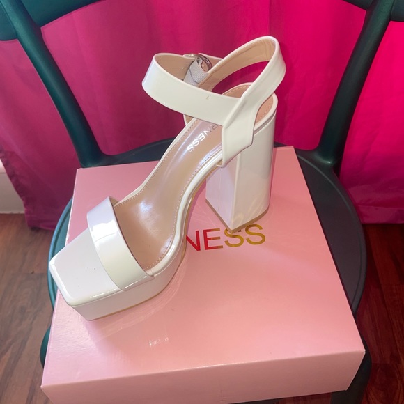 While Platform Sandals! - Picture 4 of 4